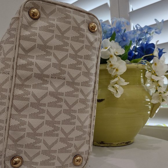 Michael Kors Large Logo Tote - Picture 6 of 6